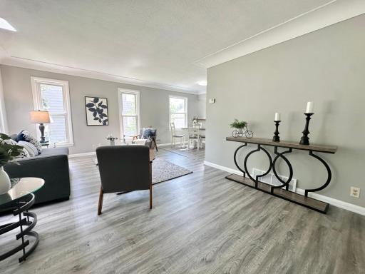 Here is the bright and beauty as you enter the home!