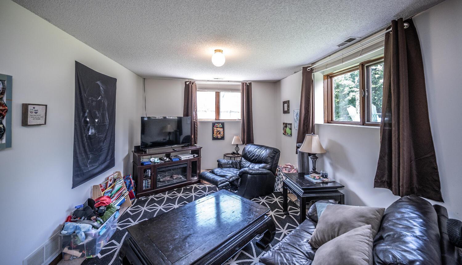 1142 Cheery Ln NE Columbia-large-022-033-Family Room Unit 1-1500x863-72dpi.jpg