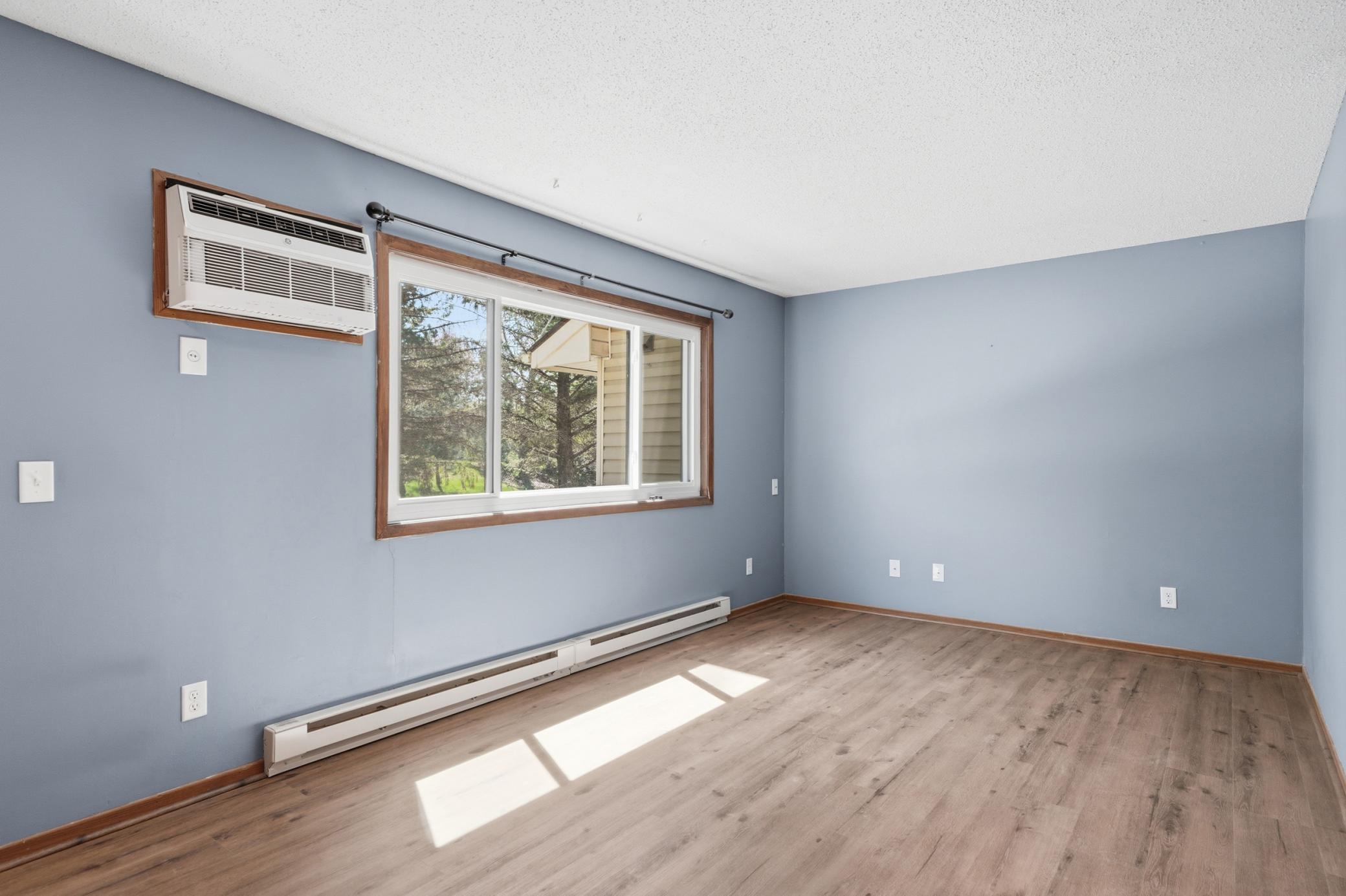Living room w/new bay window