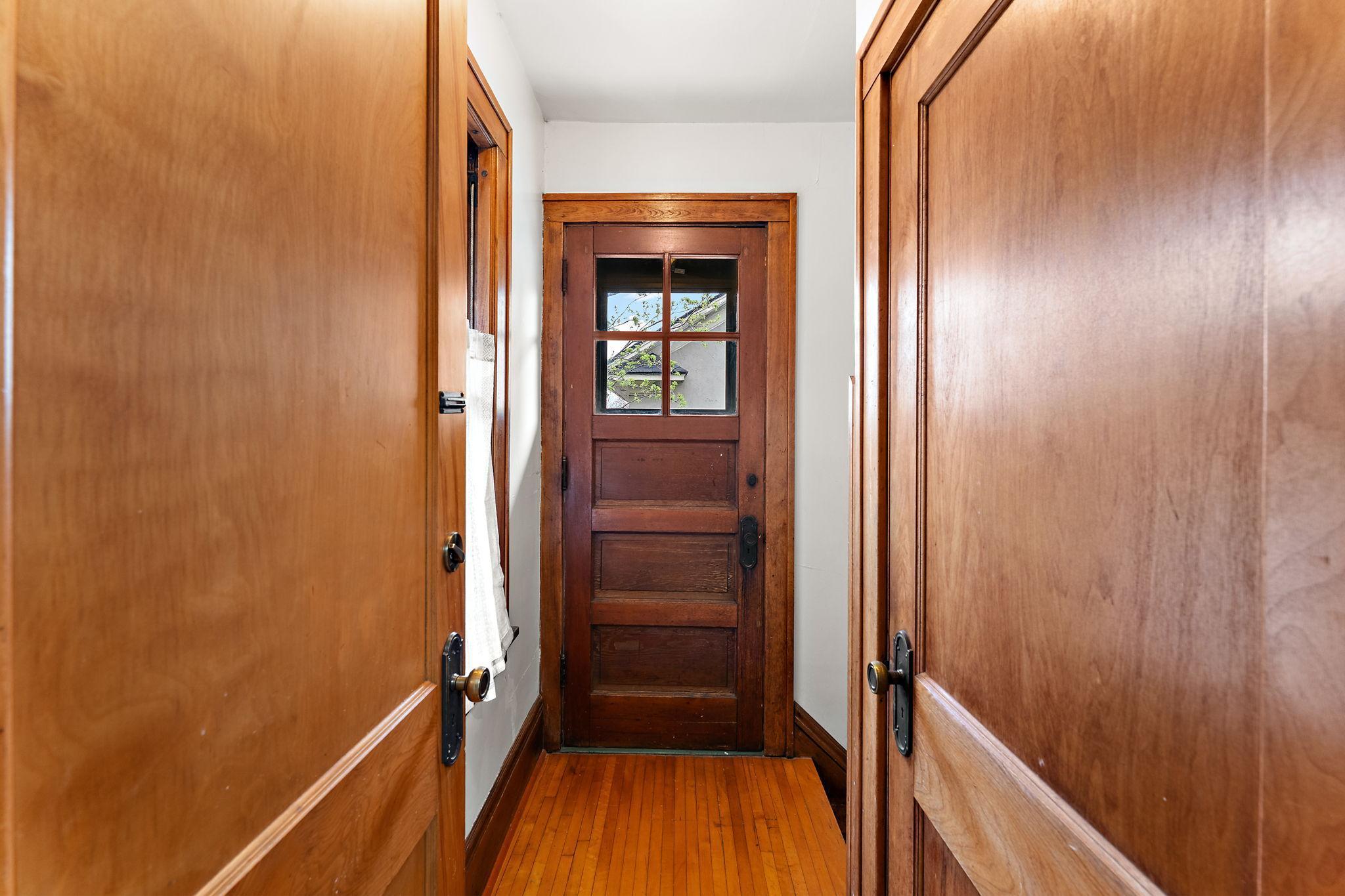 Entry to back balcony