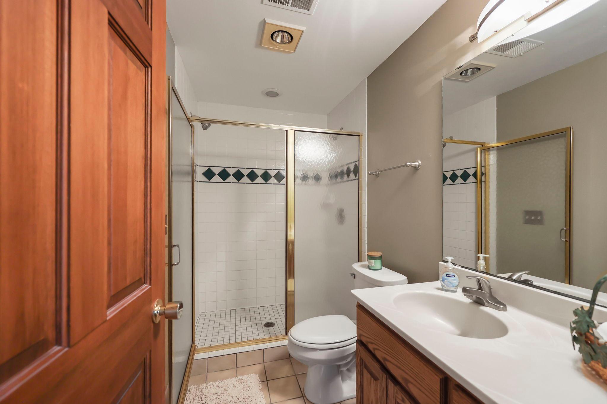 67-web-or-mls-13840 York Ave-161 (1).jpg