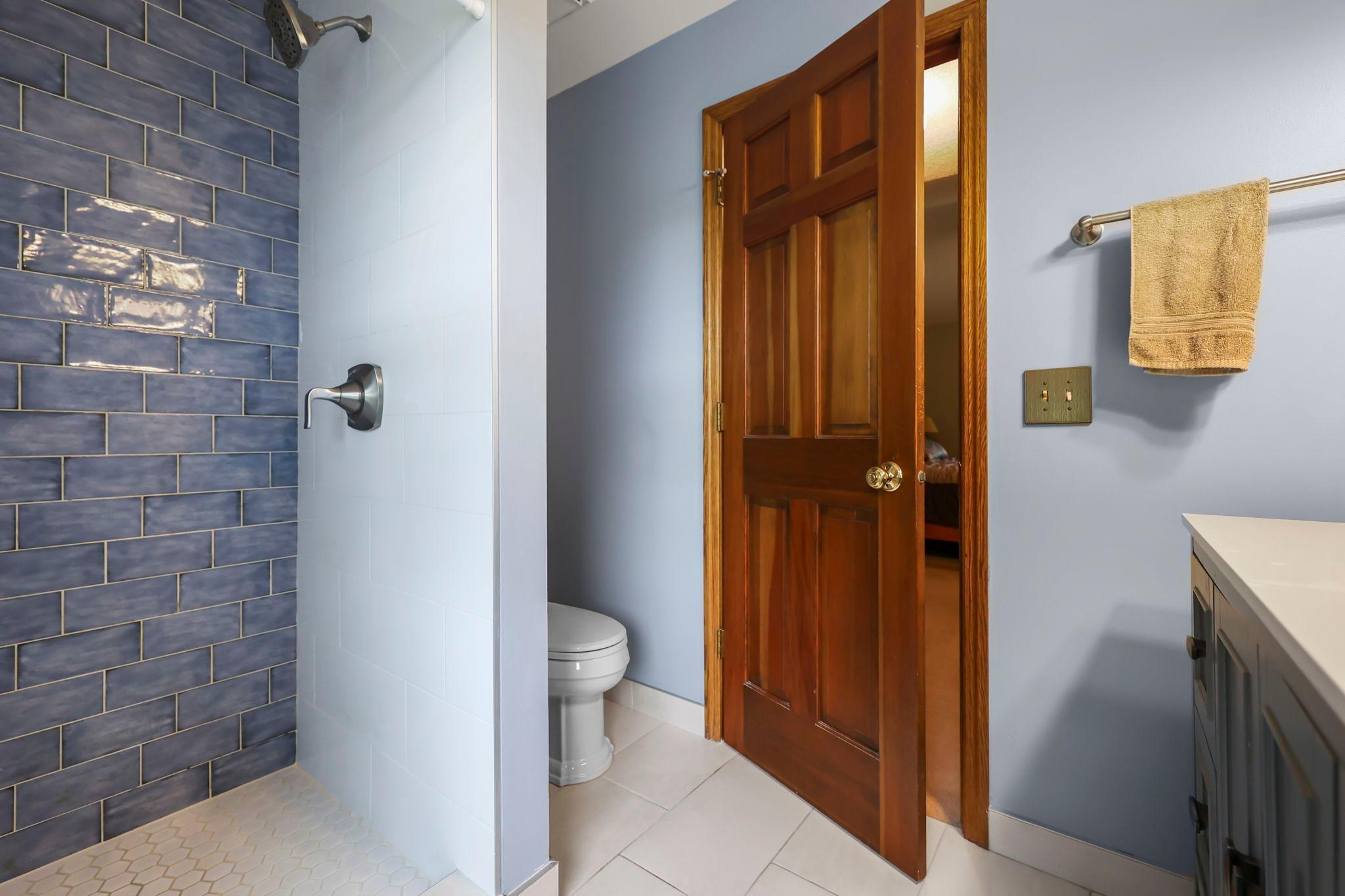 56-web-or-mls-13840 York Ave-278.jpg