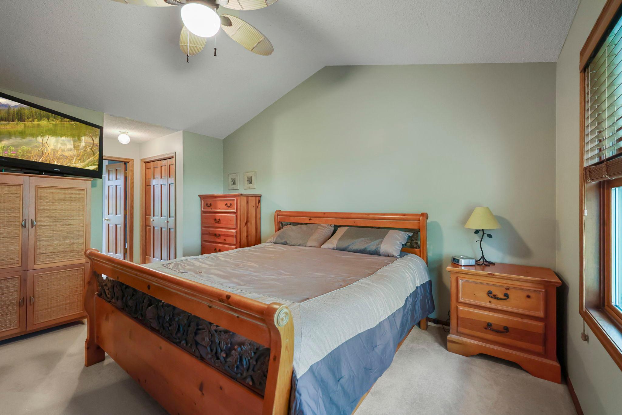 52-web-or-mls-13840 York Ave-266.jpg