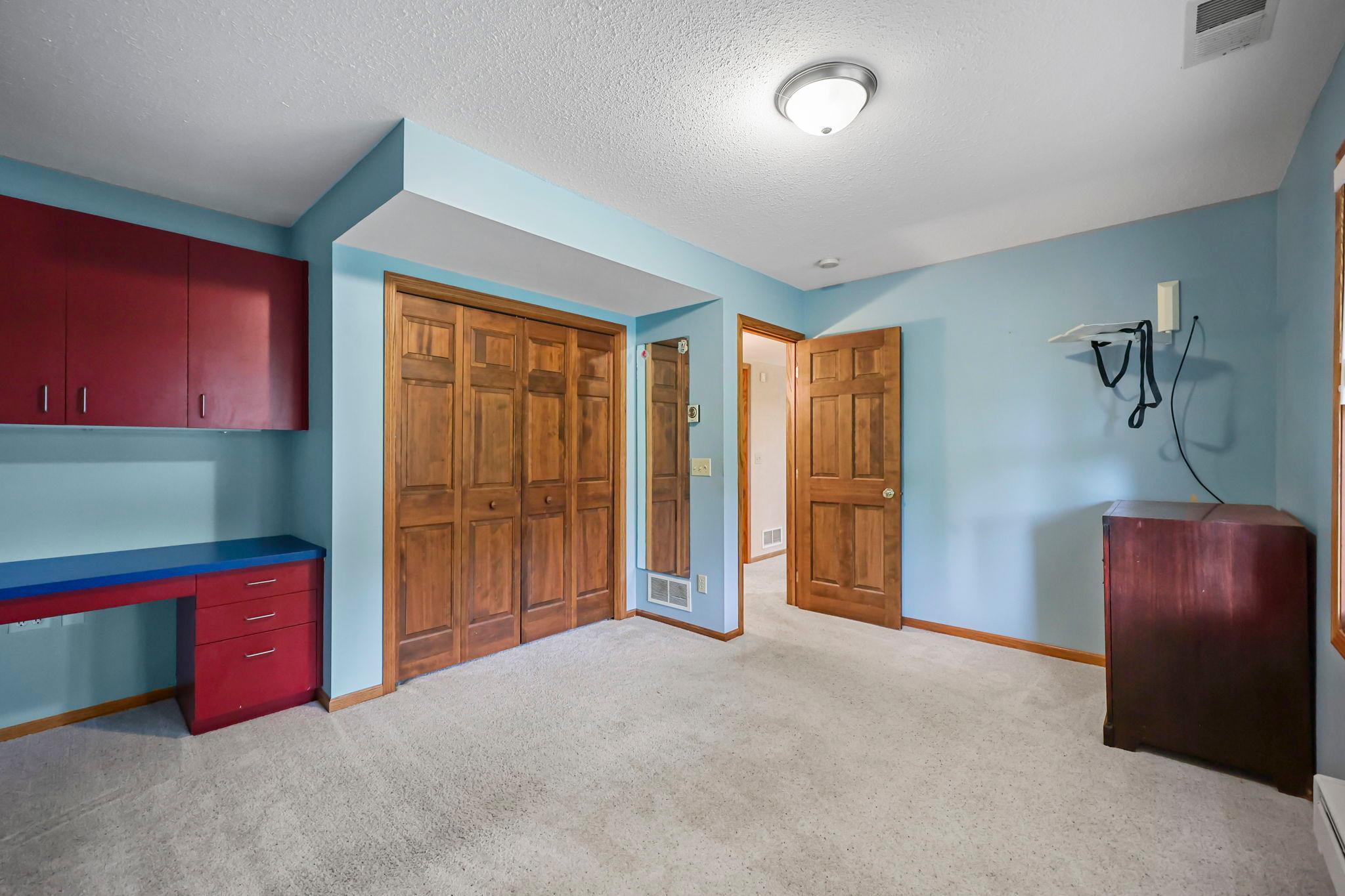 68-web-or-mls-13840 York Ave-162.jpg