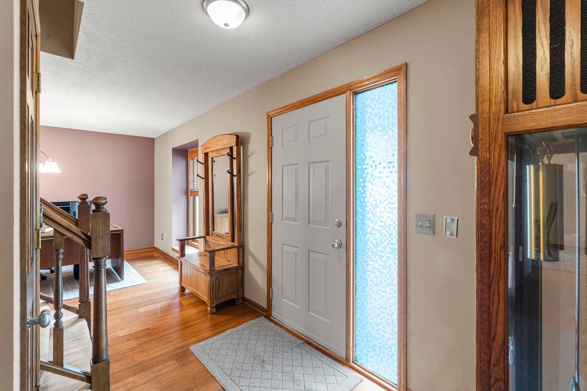 26-web-or-mls-13840 York Ave-96.jpg