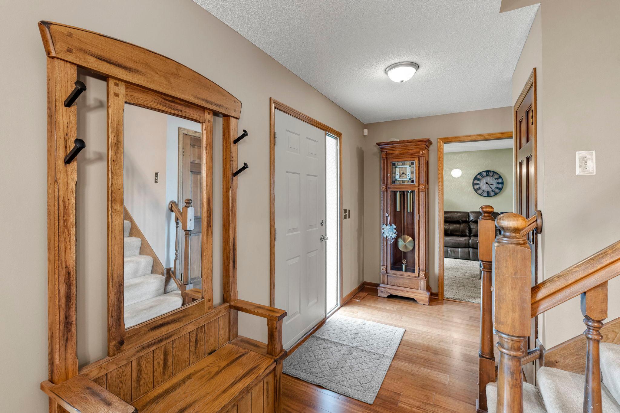 27-web-or-mls-13840 York Ave-99.jpg