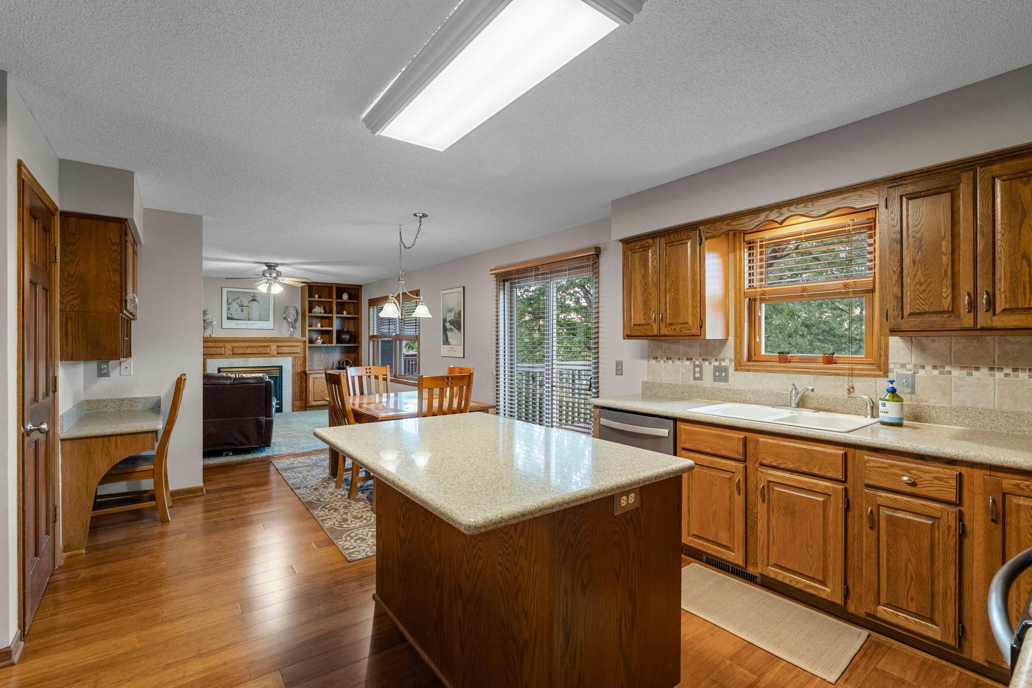 46-web-or-mls-13840 York Ave-207.jpg