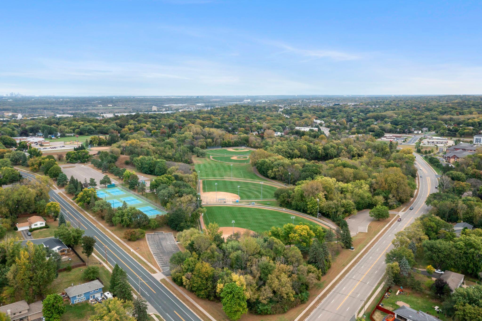 121-web-or-mls-13840 York Ave-45.jpg