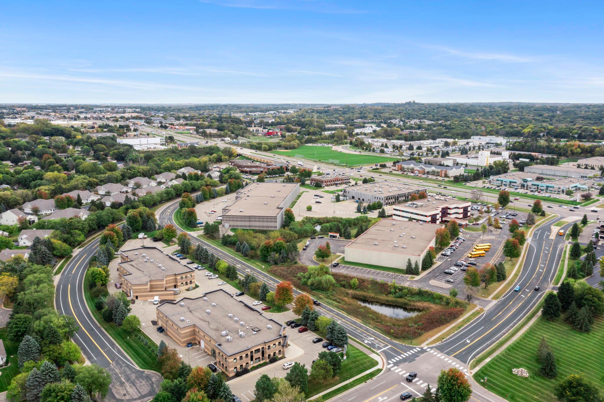 120-web-or-mls-13840 York Ave-42.jpg