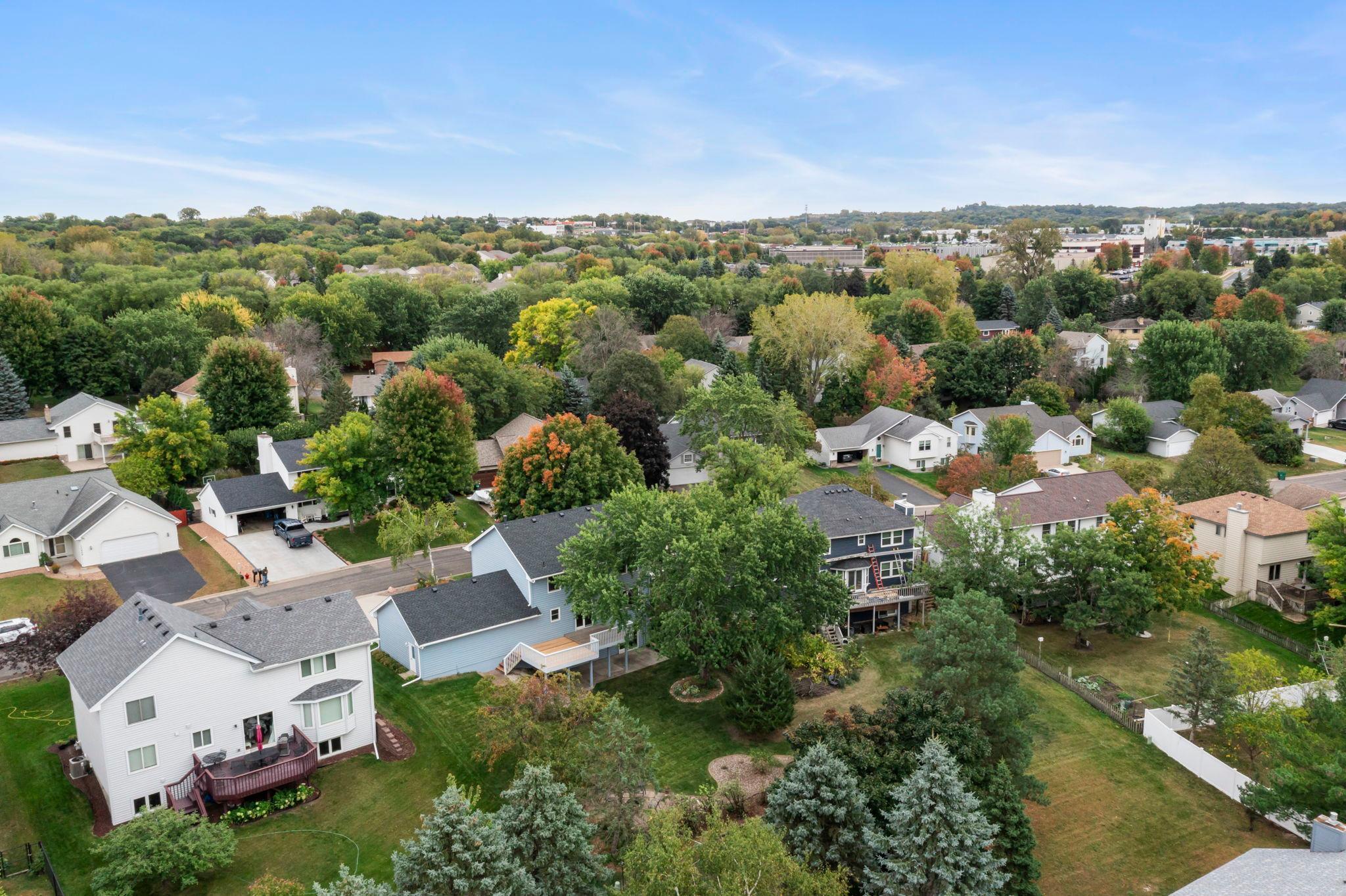 114-web-or-mls-13840 York Ave-24.jpg