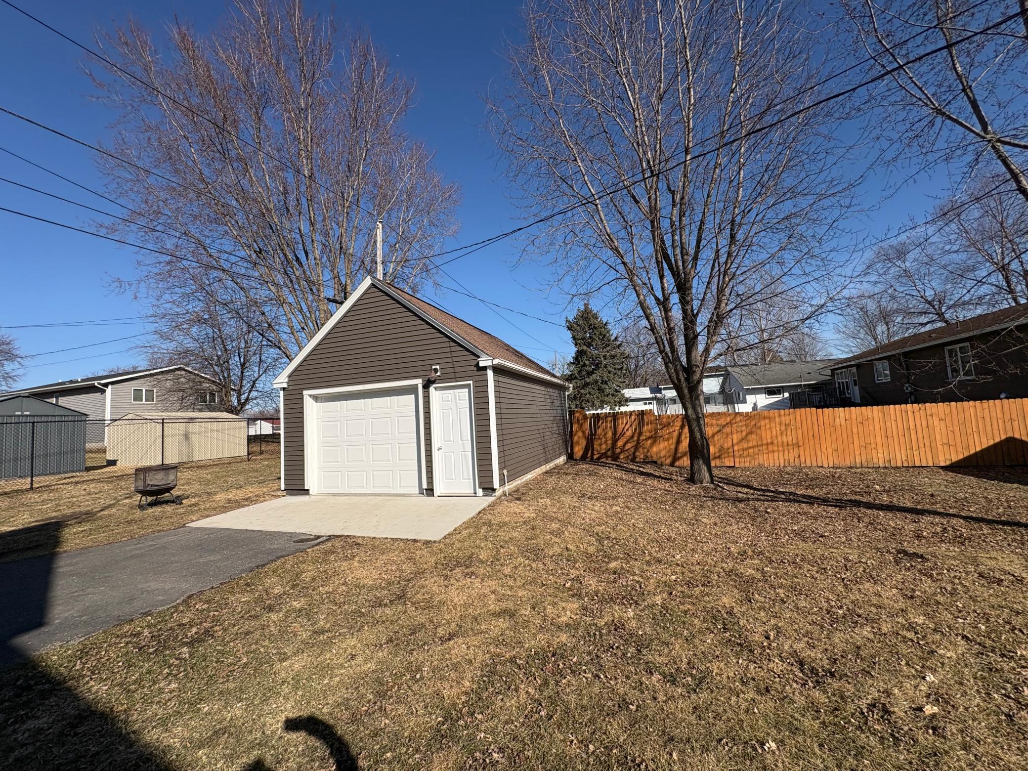 one stall detached garage
