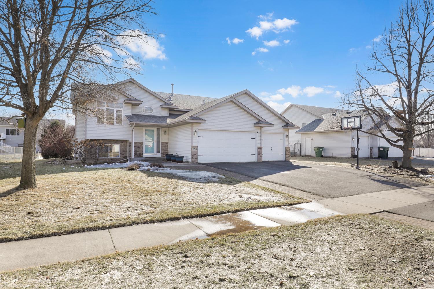 Known for its caring community and sense of belonging, you will find parks and trails all around this neighborhood.