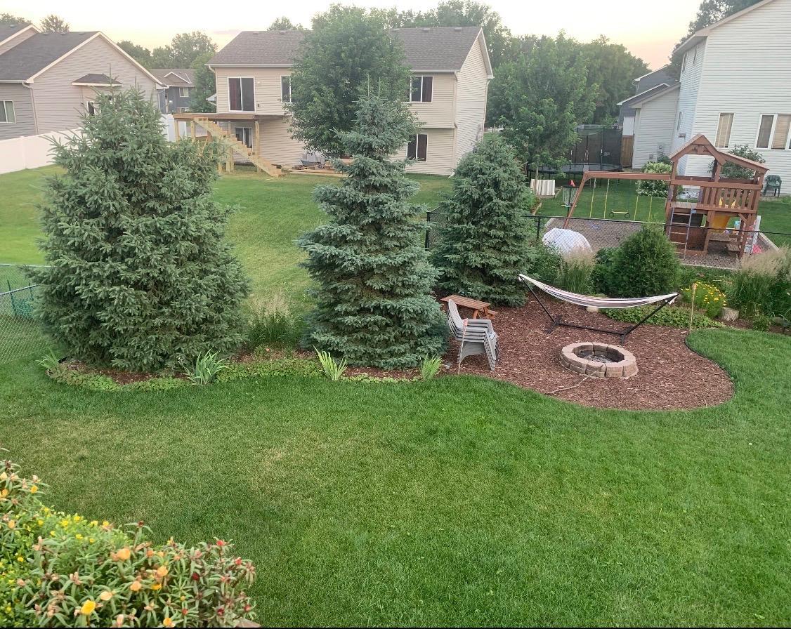 A flash of what this backyard has to offer.