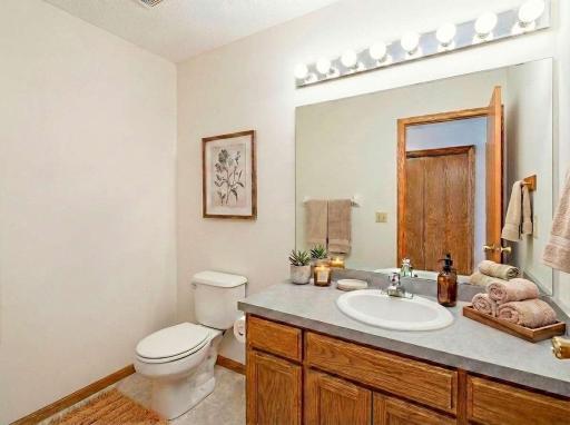 Guest_Bathroom_MLS (1).jpg