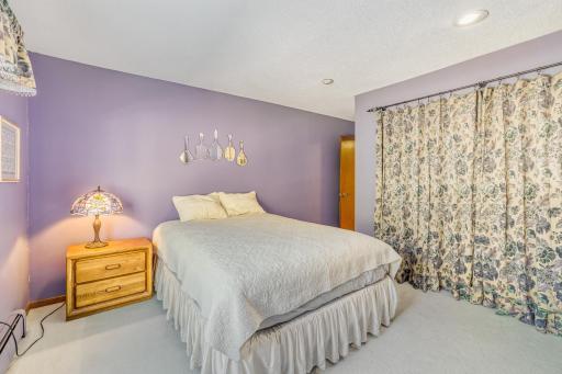 7340 York Ave S Unit 208 - Web Quality - 021 - 21 Bedroom.jpg