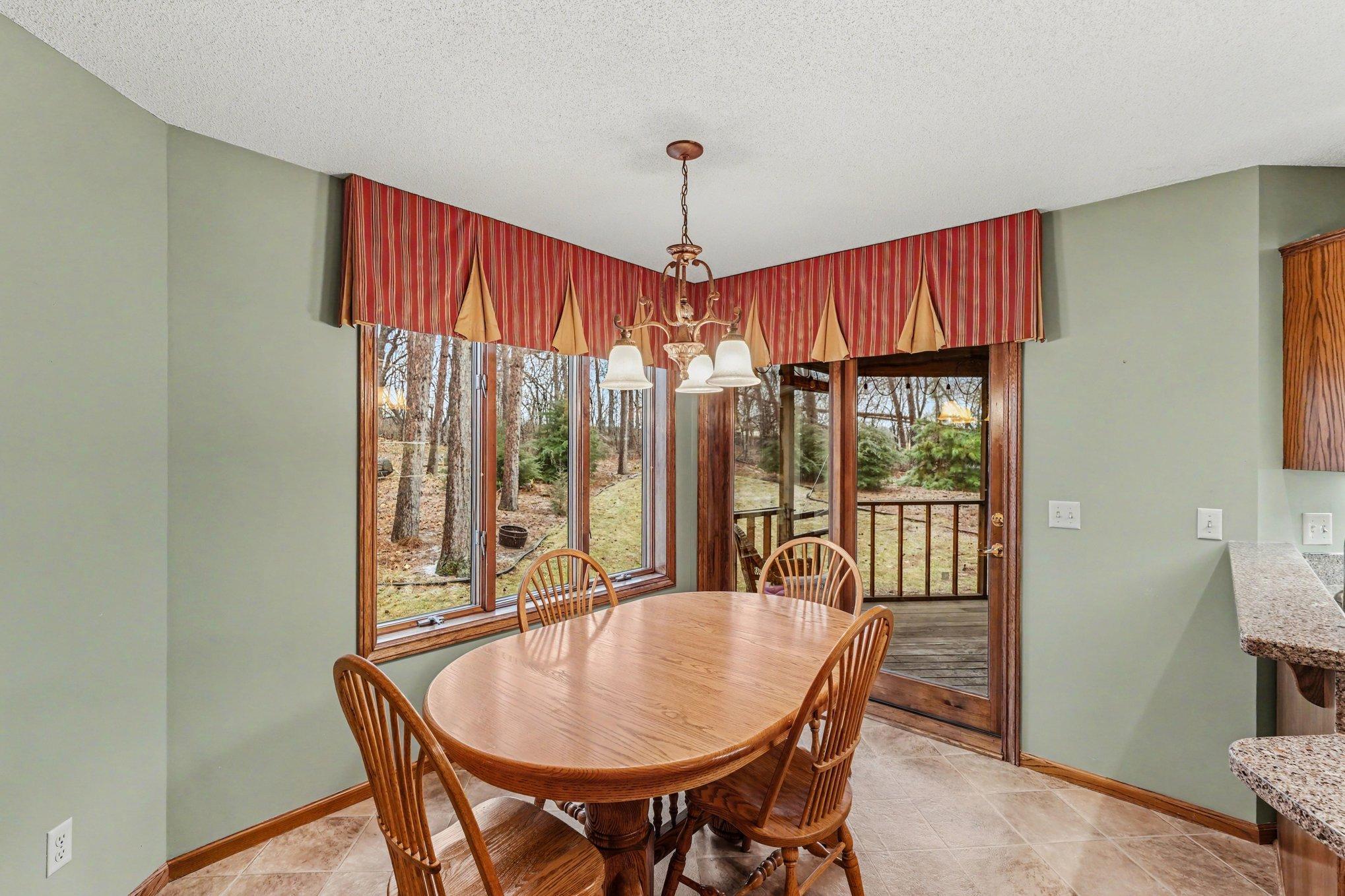 Breakfast area 1.jpg