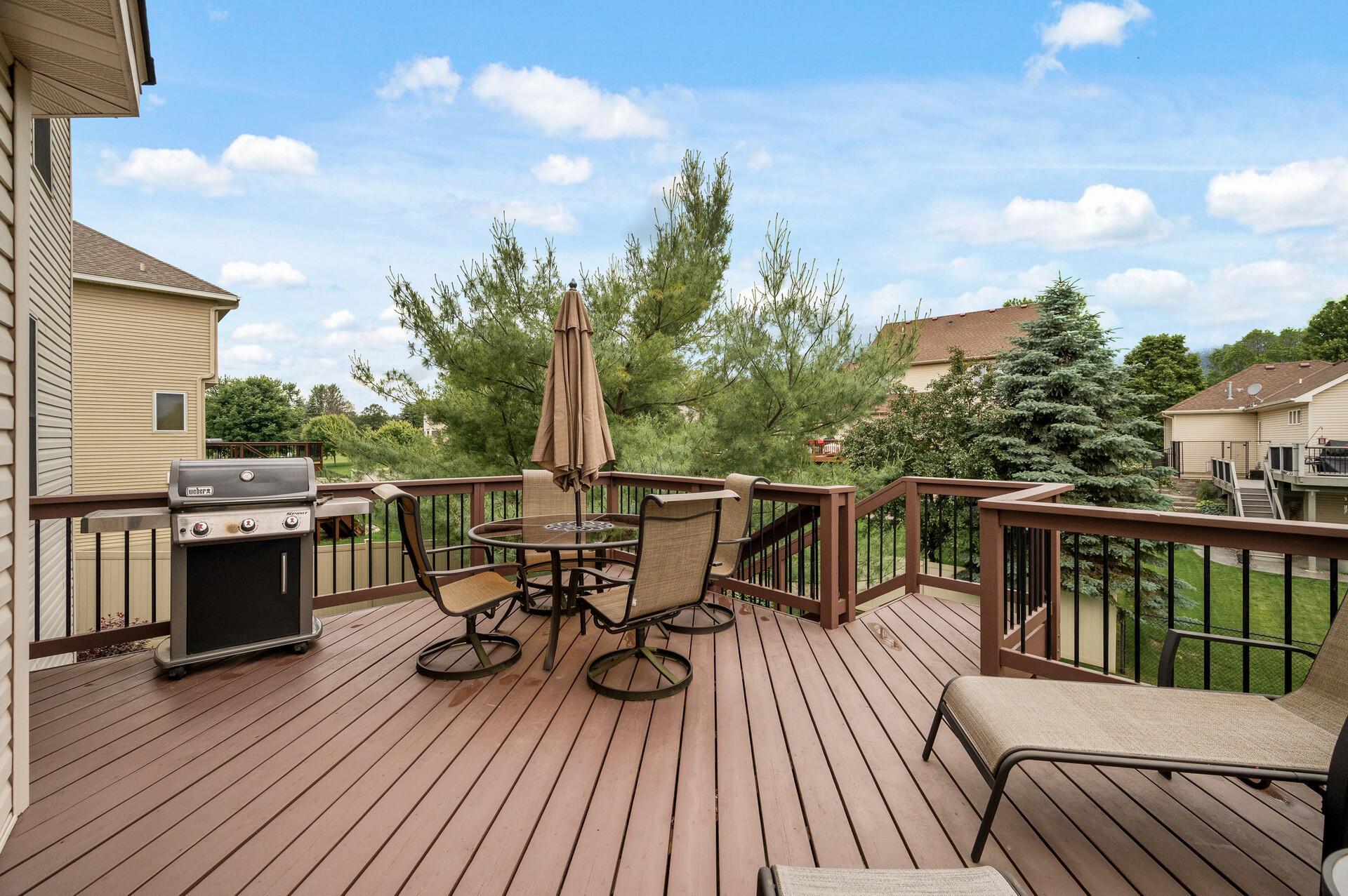 Large outdoor space to enjoy the quite out doors.