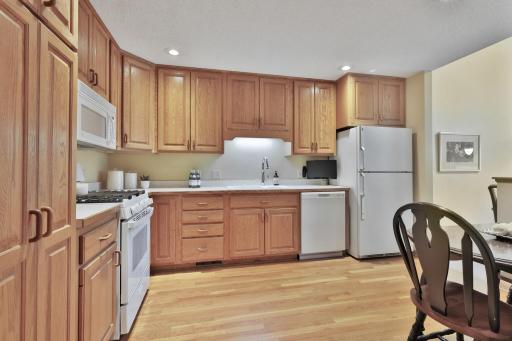 6861 W 82nd Street, Bloomington, MN 55438