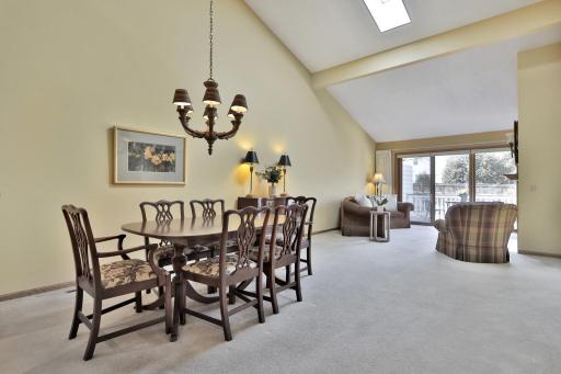 6861 W 82nd Street, Bloomington, MN 55438