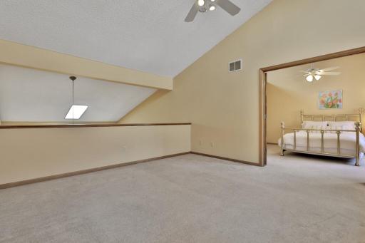 6861 W 82nd Street, Bloomington, MN 55438