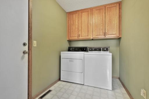 6861 W 82nd Street, Bloomington, MN 55438