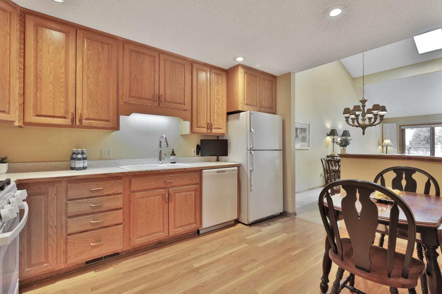 large eat-in kitchen