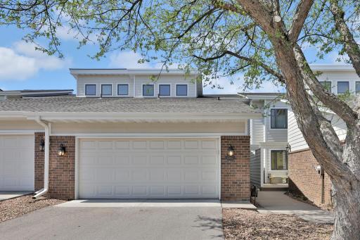 6861 W 82nd Street, Bloomington, MN 55438