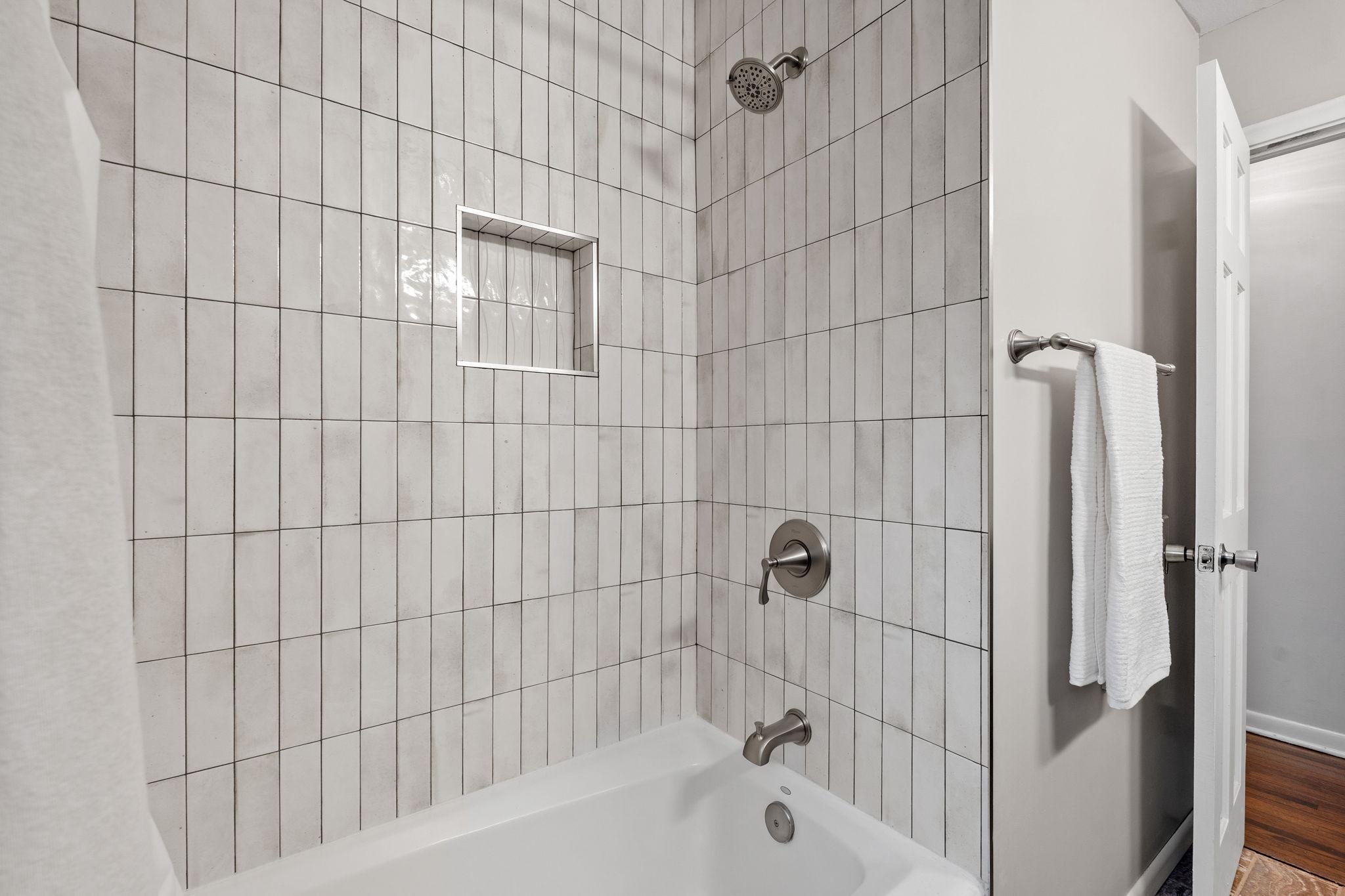 36-web-or-mls-16100 Temple Dr-36.jpg