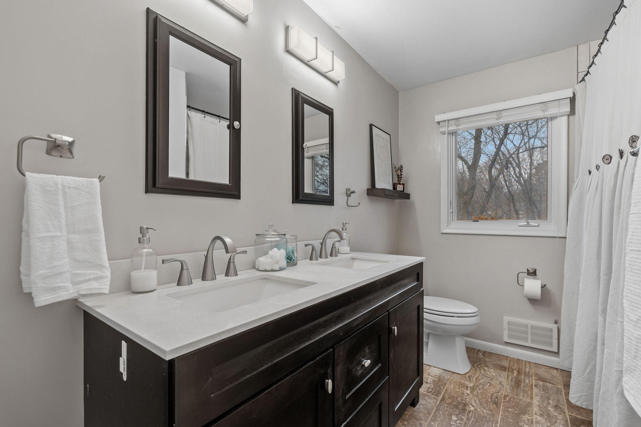 34-web-or-mls-16100 Temple Dr-34.jpg