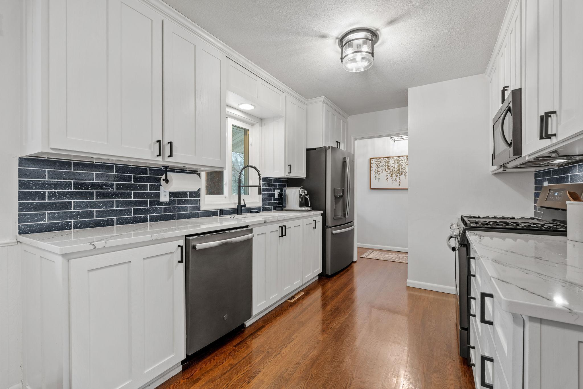 27-web-or-mls-16100 Temple Dr-27.jpg