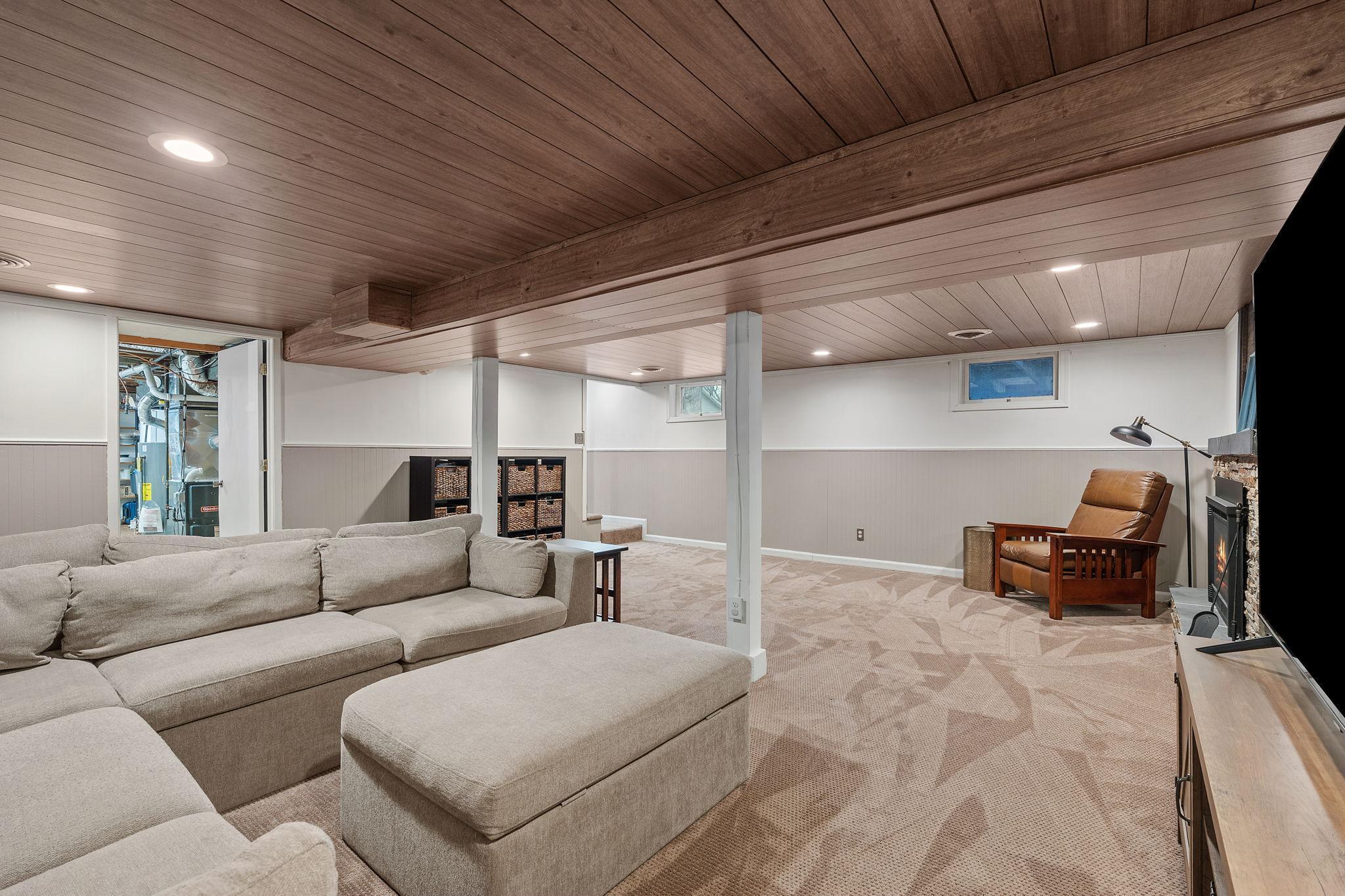 49-web-or-mls-16100 Temple Dr-49.jpg