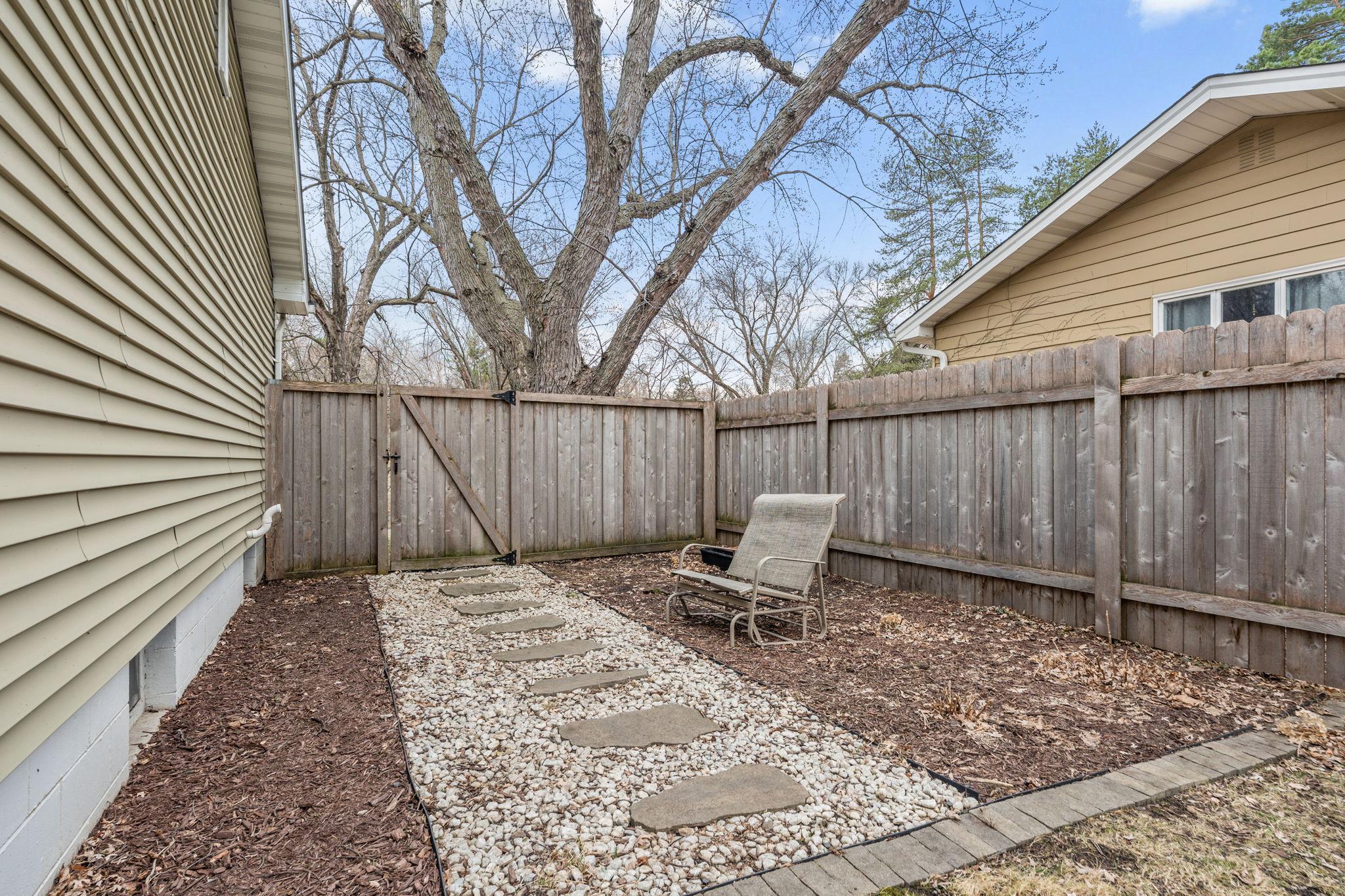 8-web-or-mls-16100 Temple Dr-8.jpg