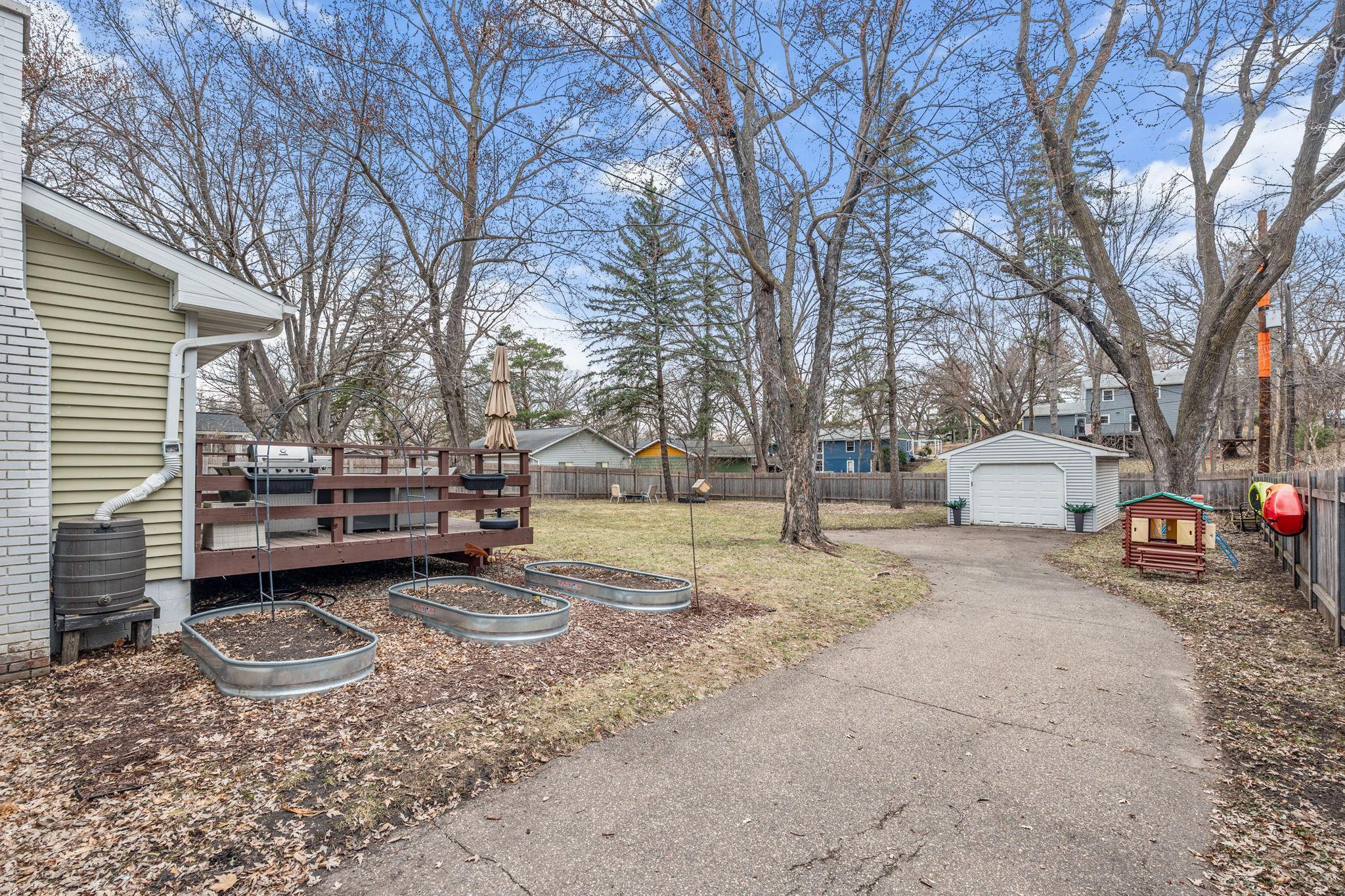 5-web-or-mls-16100 Temple Dr-5.jpg