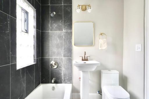 2011 2nd Avenue N, Minneapolis, MN 55405