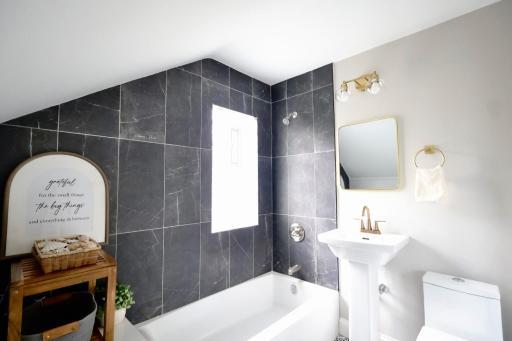 2011 2nd Avenue N, Minneapolis, MN 55405