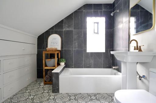 2011 2nd Avenue N, Minneapolis, MN 55405