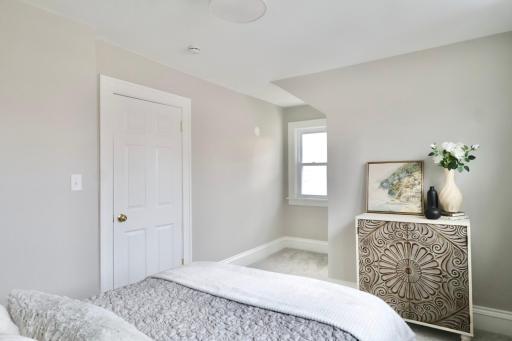 2011 2nd Avenue N, Minneapolis, MN 55405