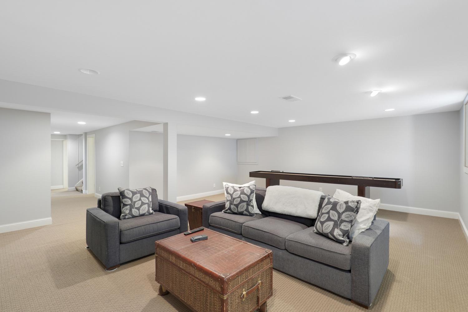 43 - Lower Level Familyroom.jpg