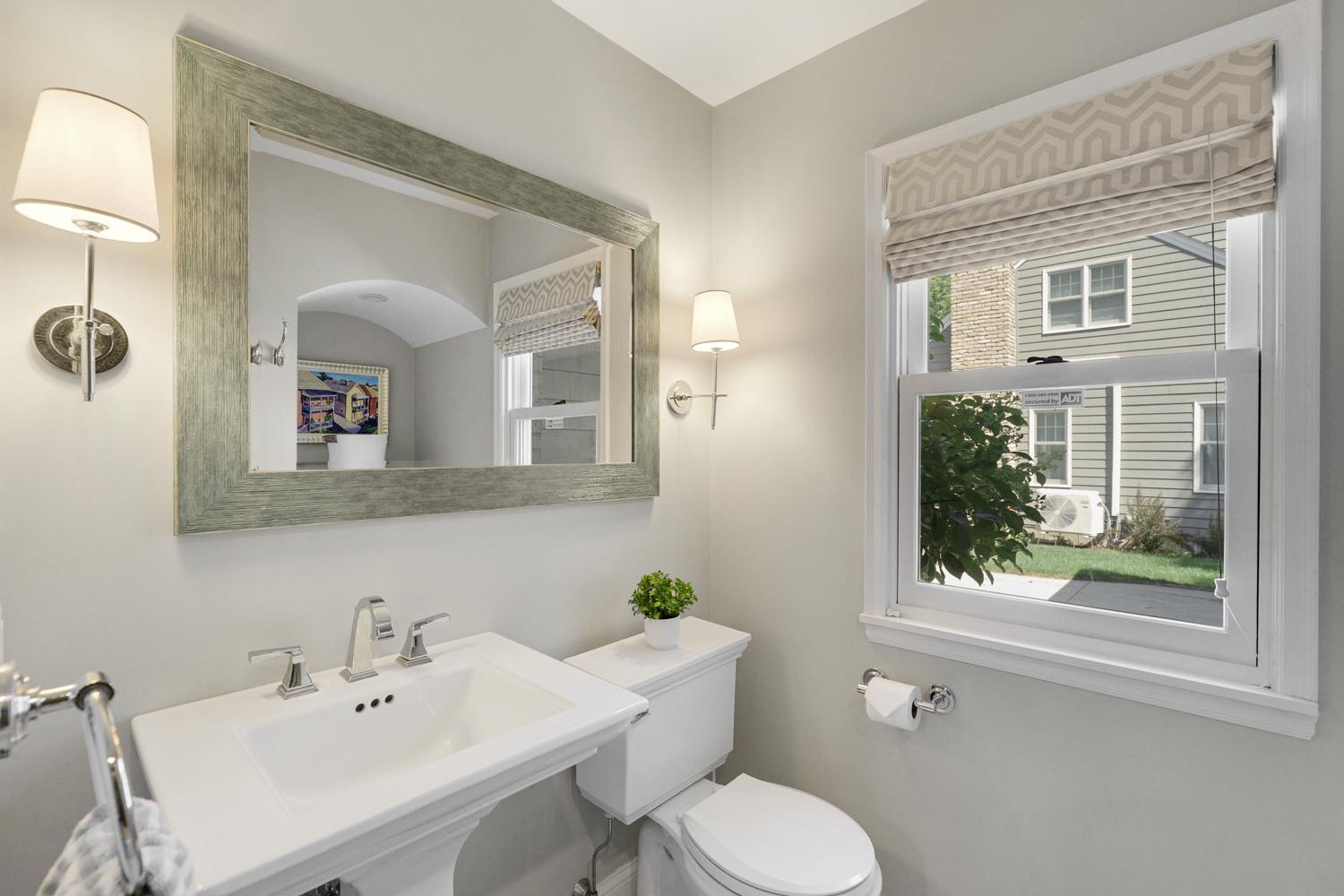 27 - Main Floor Full Bath.jpg