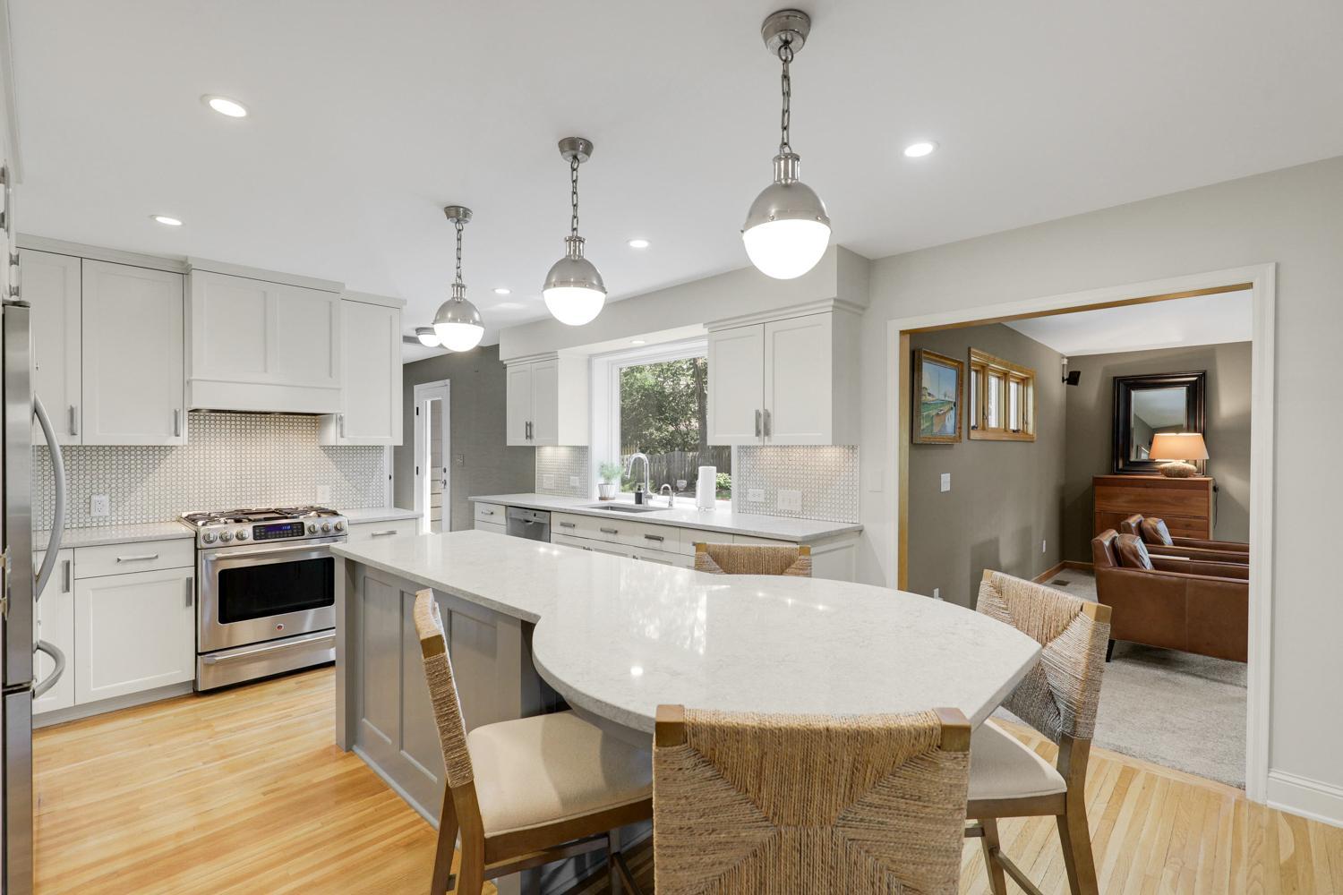 14 - Kitchen.jpg