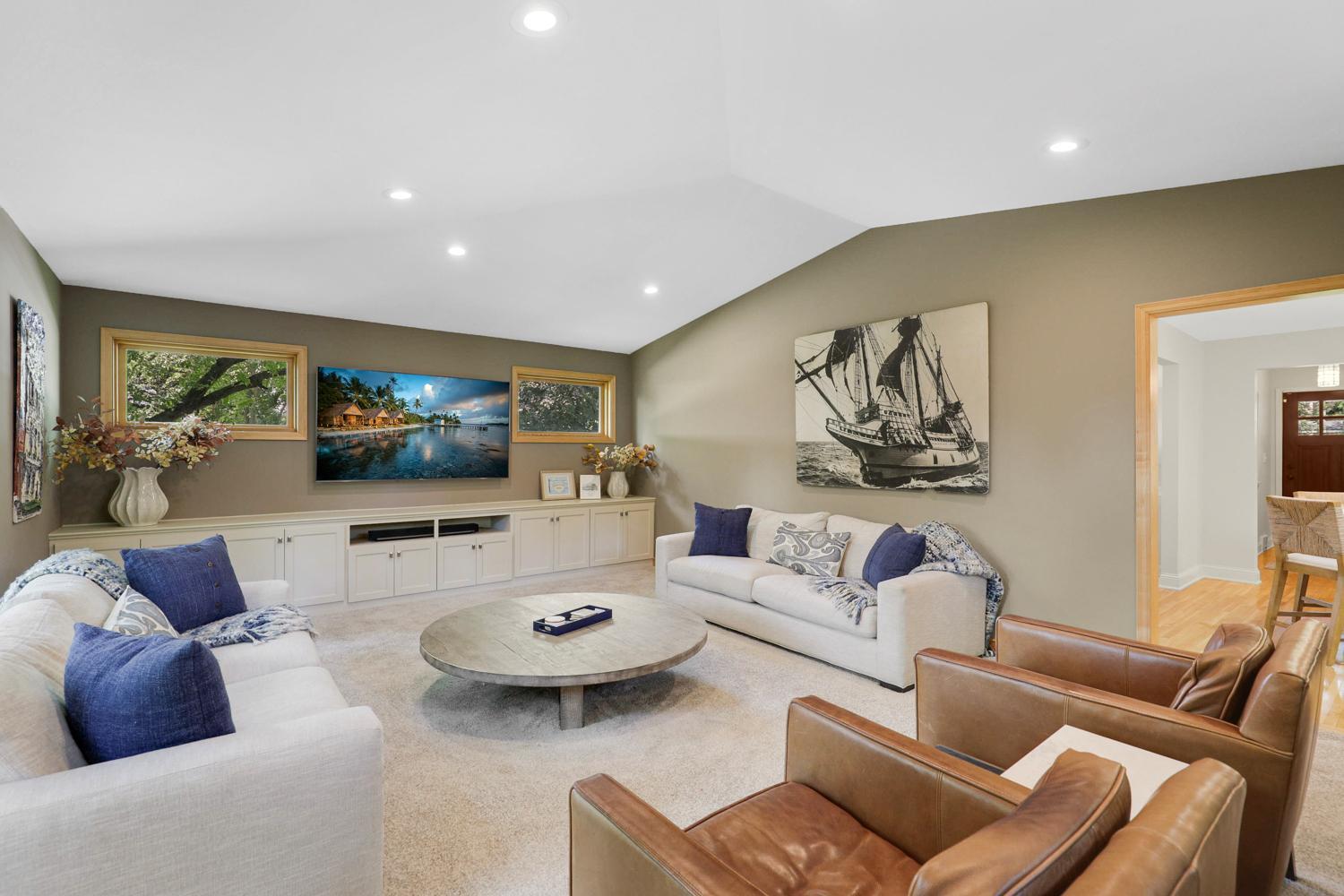 20 - Great Room.jpg
