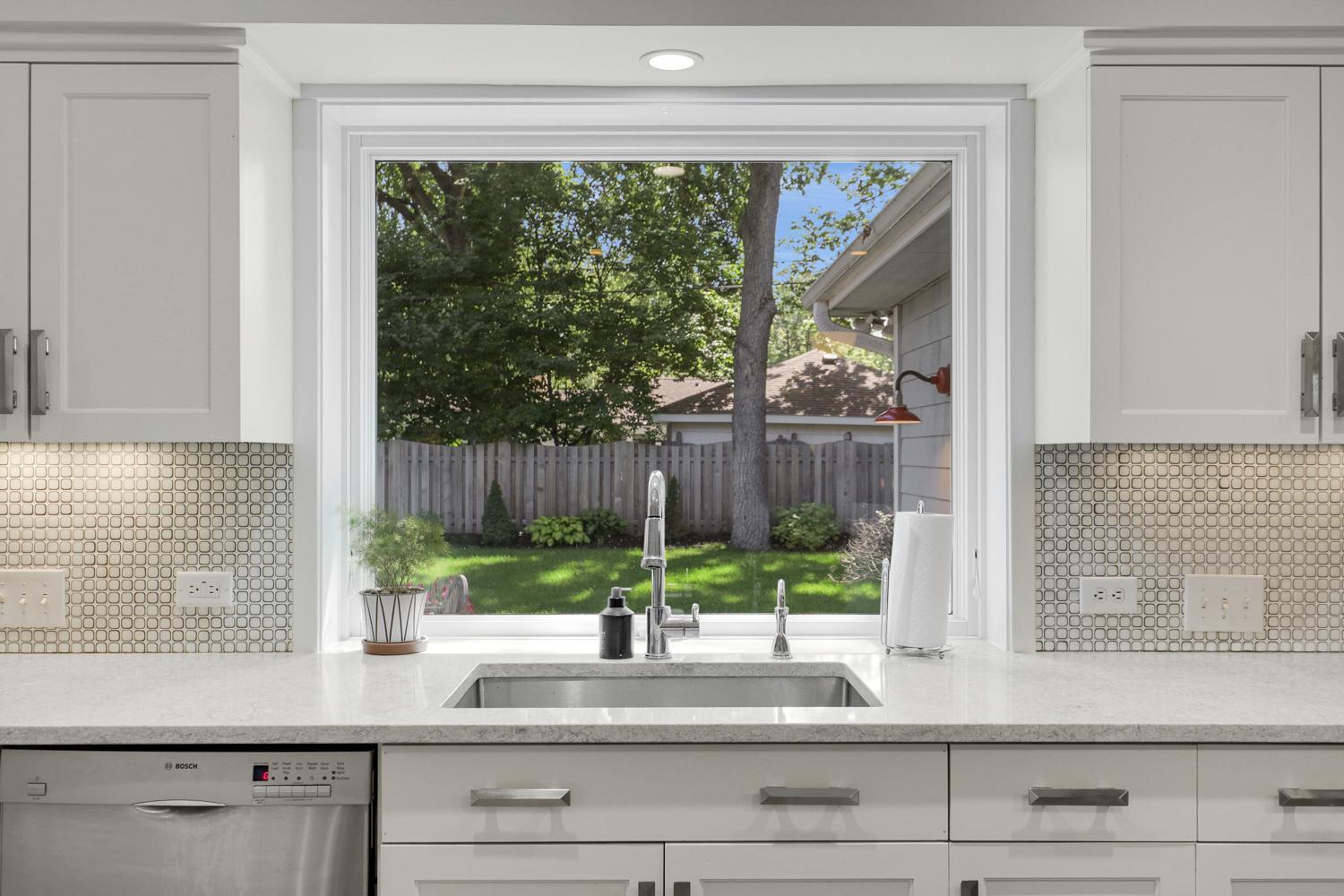 17 - Kitchen.jpg