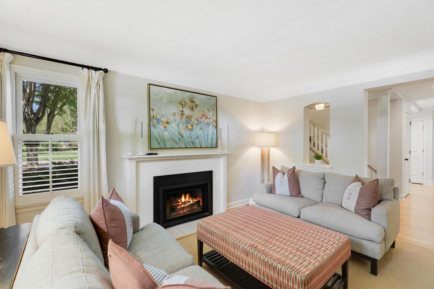 8 - Living Room.jpg