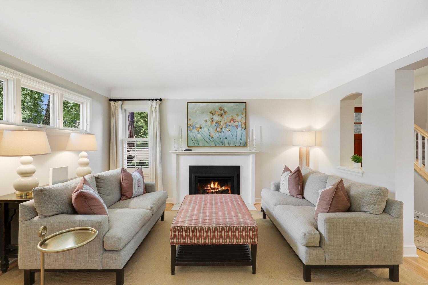 9 - Living Room.jpg