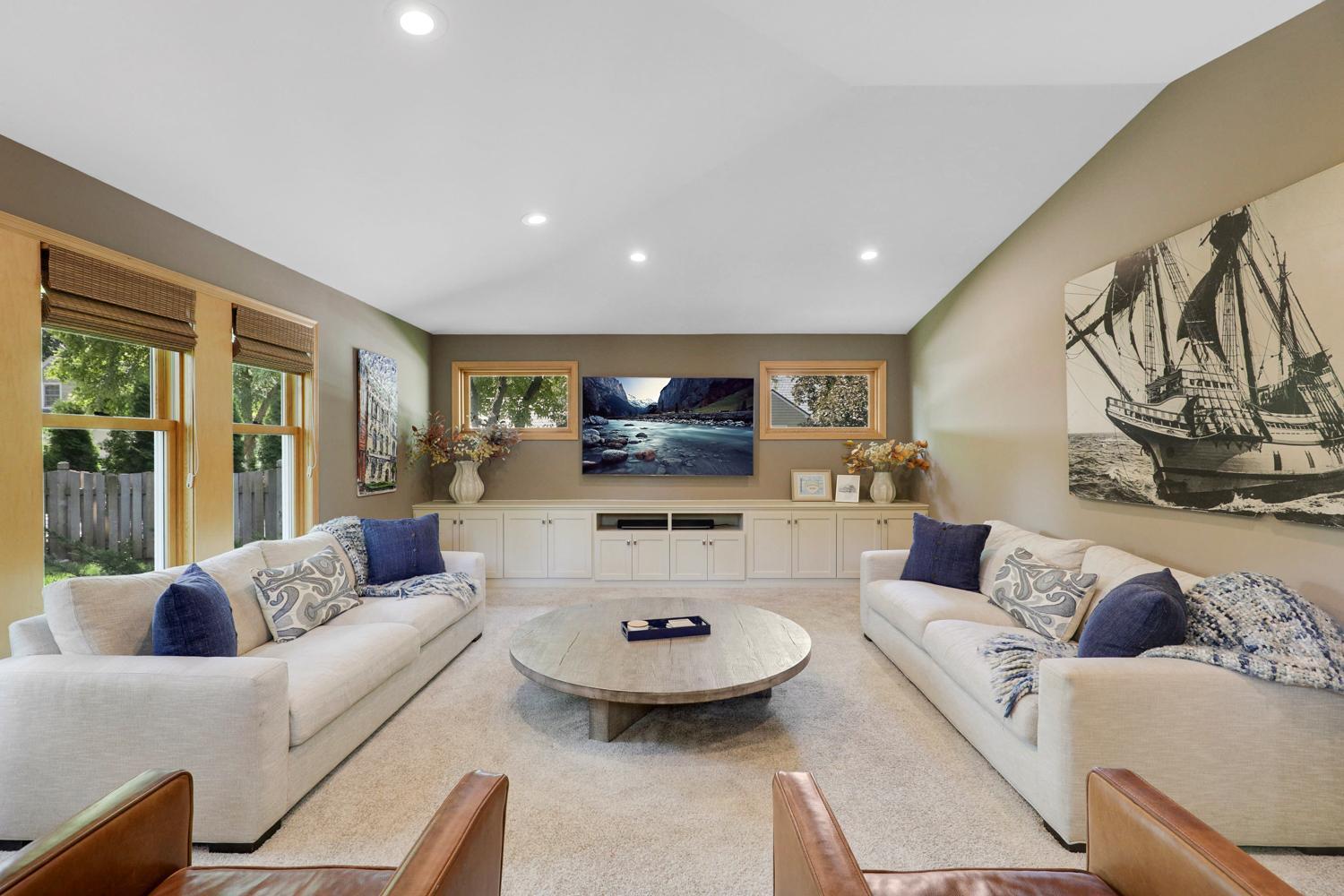 23 - Great Room.jpg