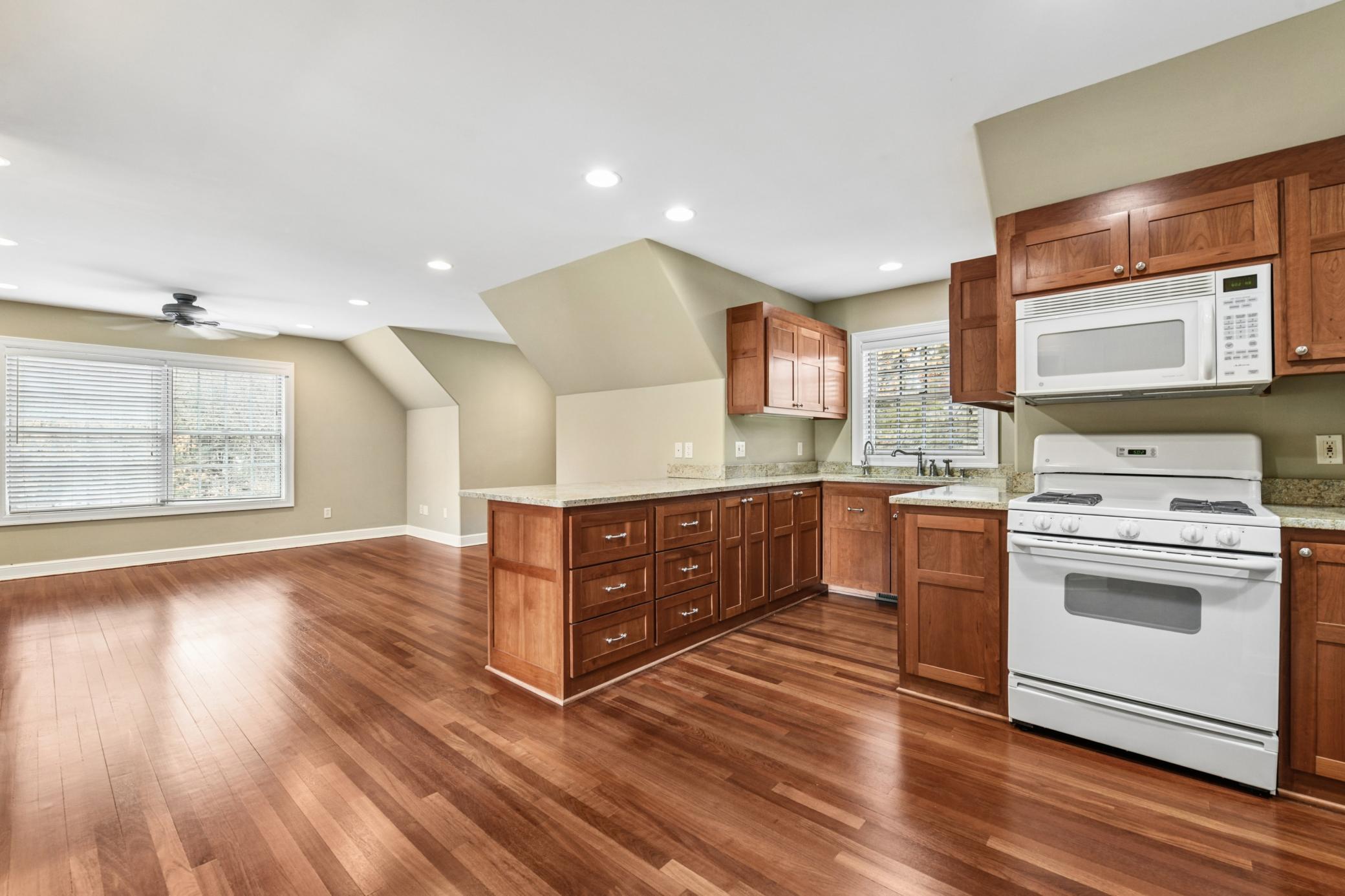 Private apartment with a full kitchen, ideal for a nanny, special guests or extended stays