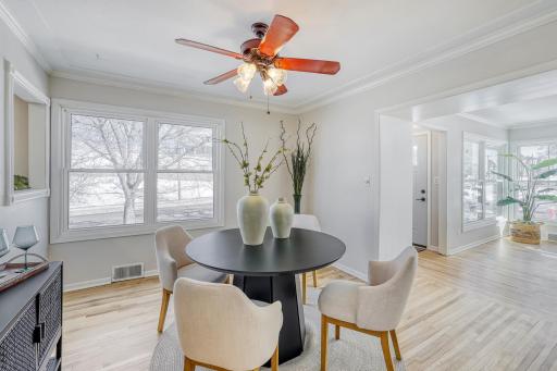 etween the living room and the kitchen you will find this cute dining room area01 null.jpg