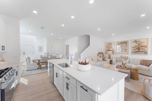 4030 Hayward Avenue N, Oakdale, MN 55128
