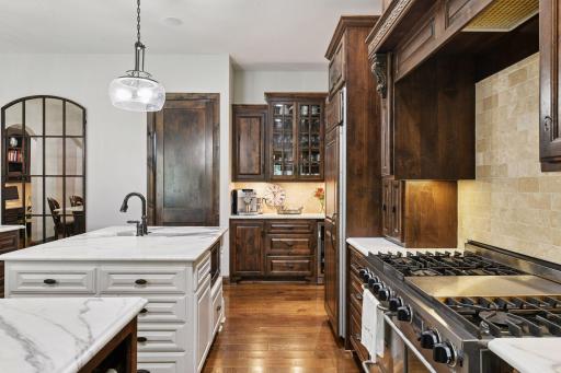Enjoy whipping up tasty meals or prepping to host holiday gatherings with everything you need right at your fingertips.