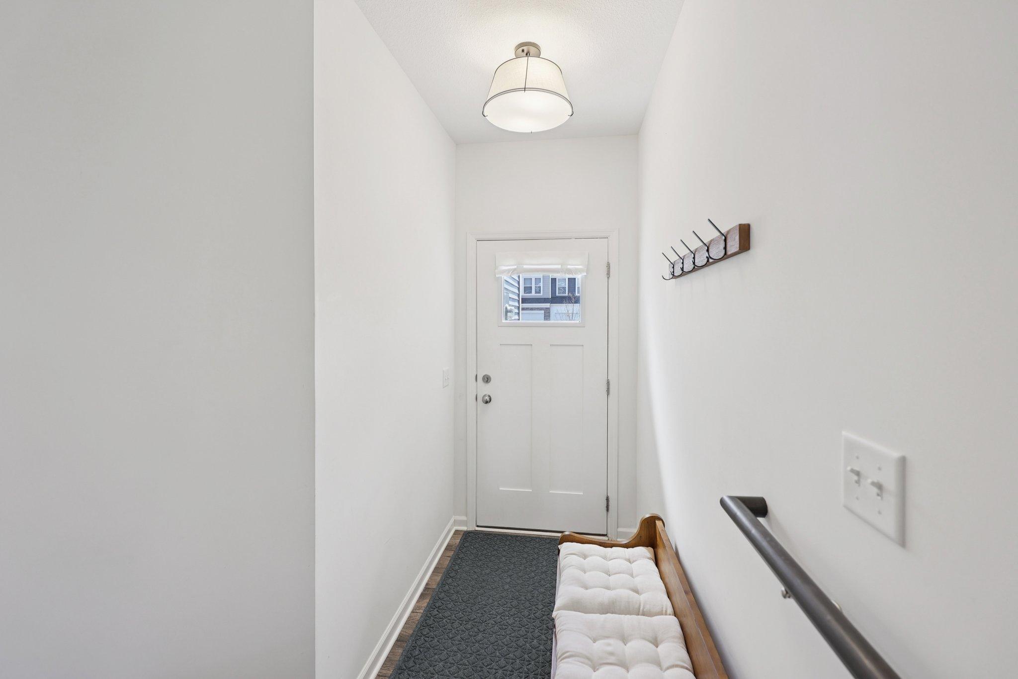 6-web-or-mls-60th Ave-S2903-006.jpg